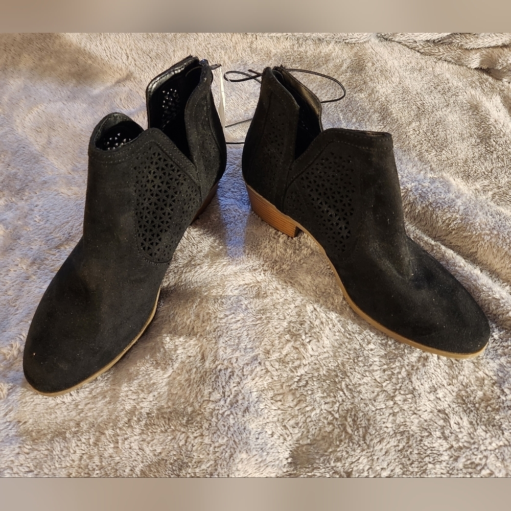 NWT A.N.A Ankle Booties Womens Size 8 Black Suede Block Heel Boots Memory Foam